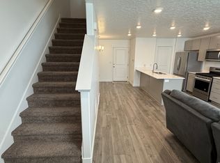 1113 E Bearing Dr, Saratoga Springs, UT 84045