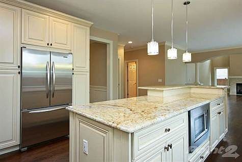 2160 Douglas Ave Des Plaines-small-005-Kitchen-666x444-72dpi
