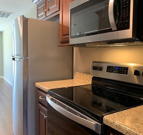 5th image of 807F Belmont Ave #F