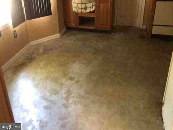 3rd image of 19 Summit Ct