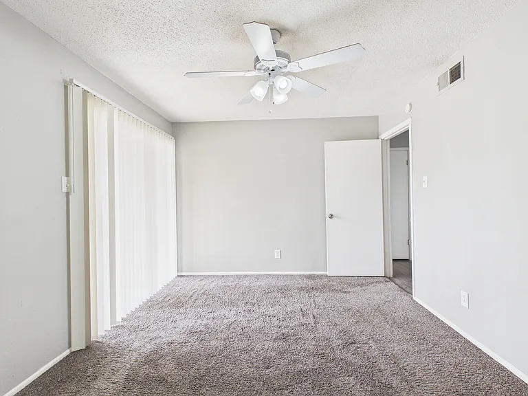 Tanglewood Apartments — Photo 12