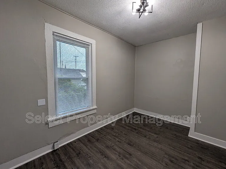 601 W Brackenridge St — Photo 7