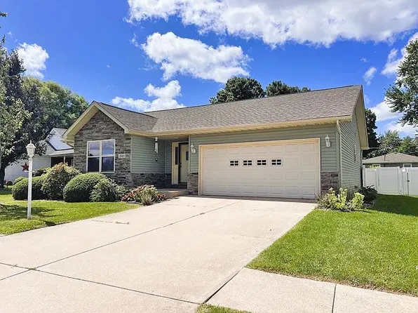 108 Whispering Blvd, La Porte, IN 46350