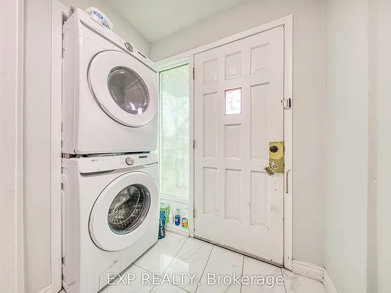 588 Warden Ave — Photo 2