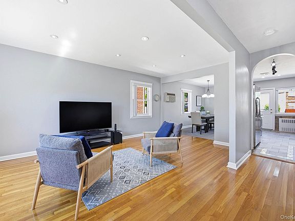 5th image of 20309 48th Avenue
