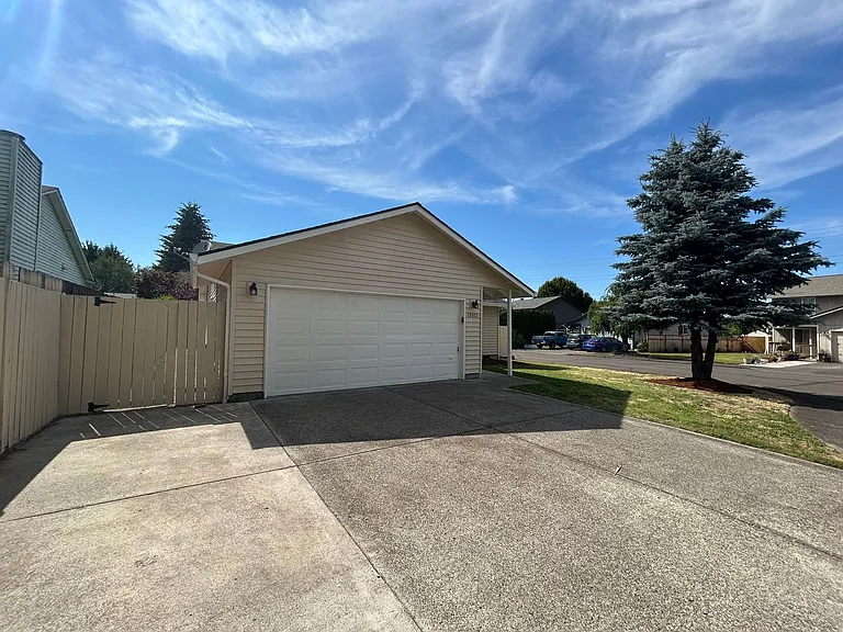15511 NE 50th Cir — Photo 22
