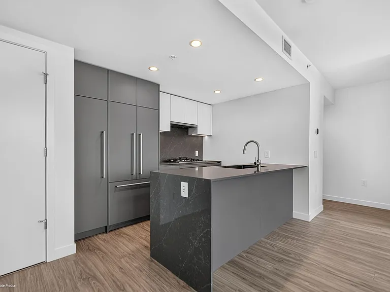2135 Springer Ave #19XX — Photo 2