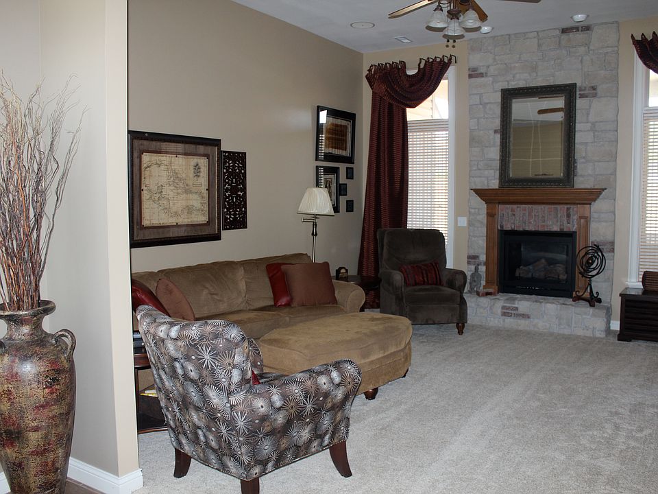 2nd image of 403 Redwing Dr