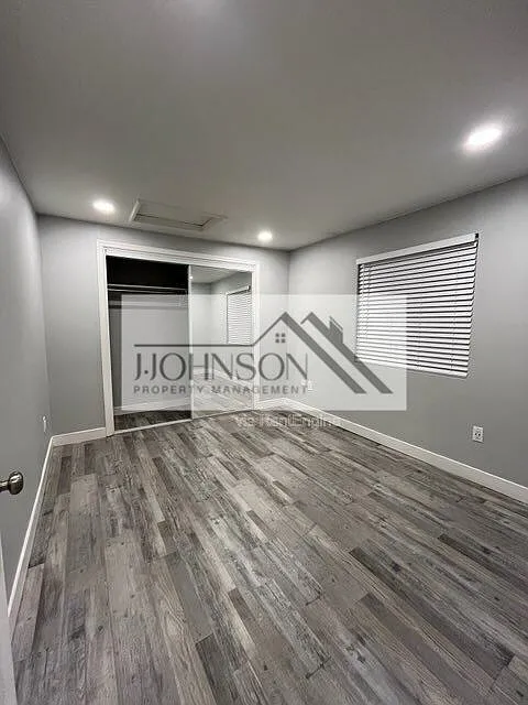 Building Photo - 320 W Whittier Ave