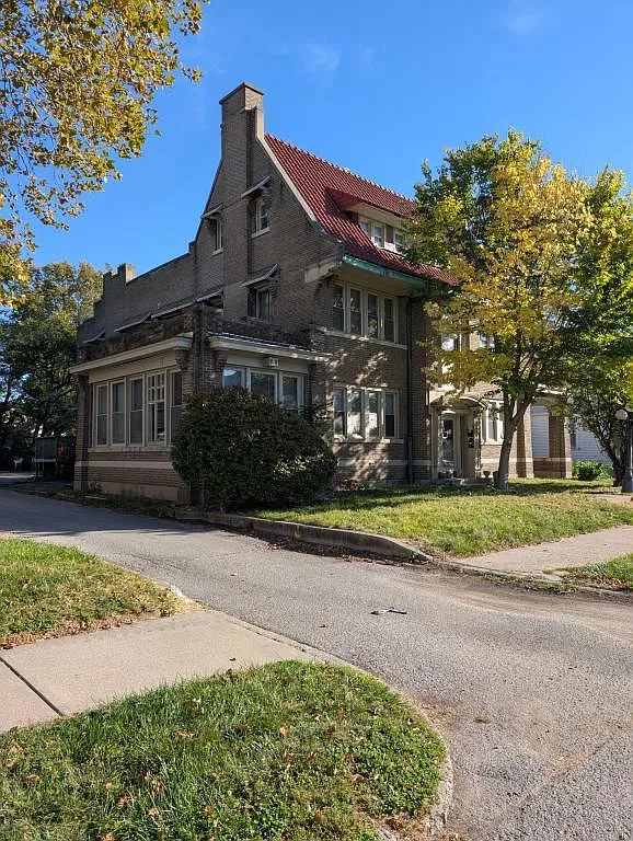 408 W Mulberry St — Photo 1
