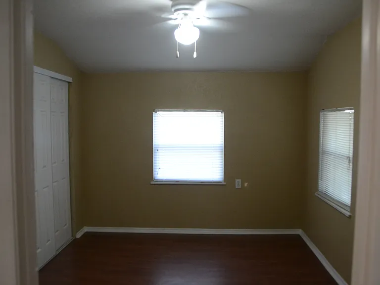 817 Bay St — Photo 6