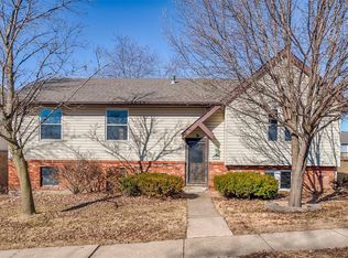 1529 Lynndale Dr, Saint Charles, MO 63303
