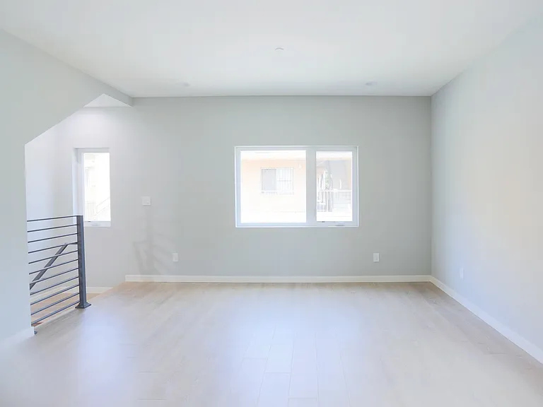 1242 N Beachwood Dr #1242 — Photo 14
