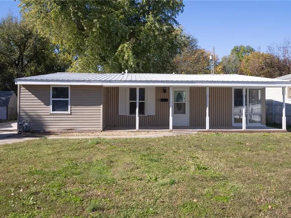 1915 N 8th St, Independence, KS 67301