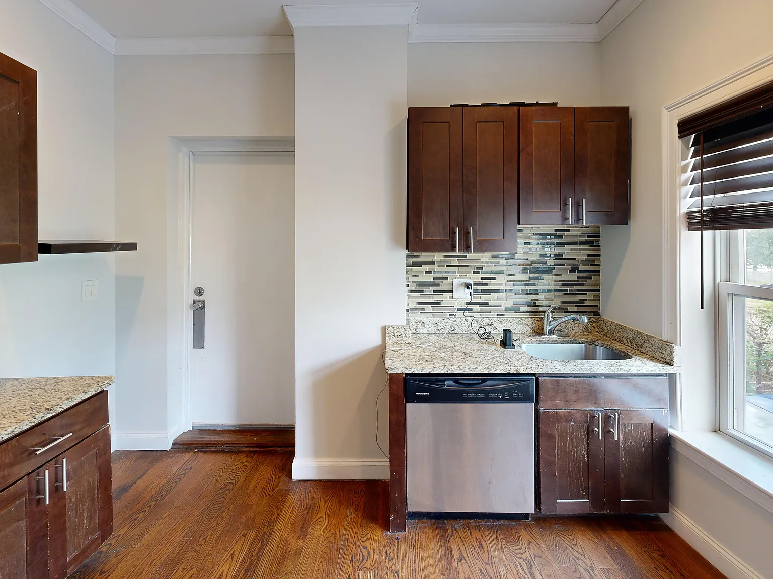 2 bed, 1.0 bath, 800 sqft, $2,495 — Photo 2