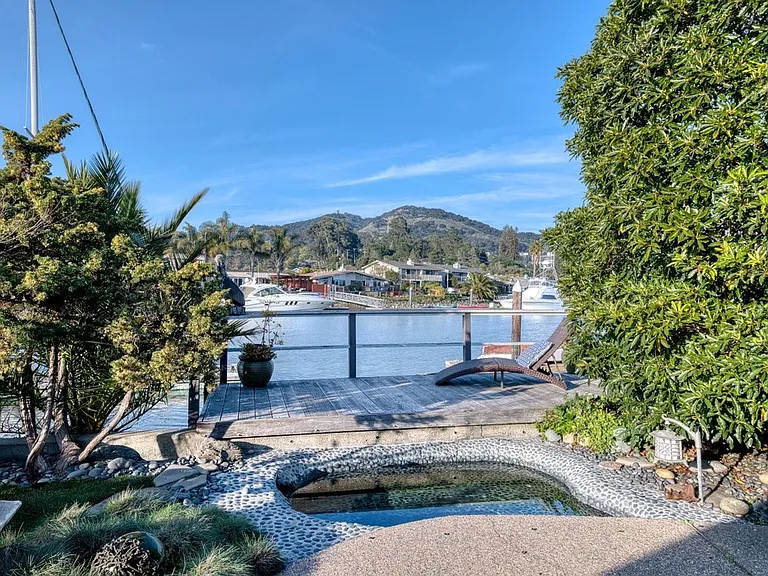 10 Capri Ct — Photo 5