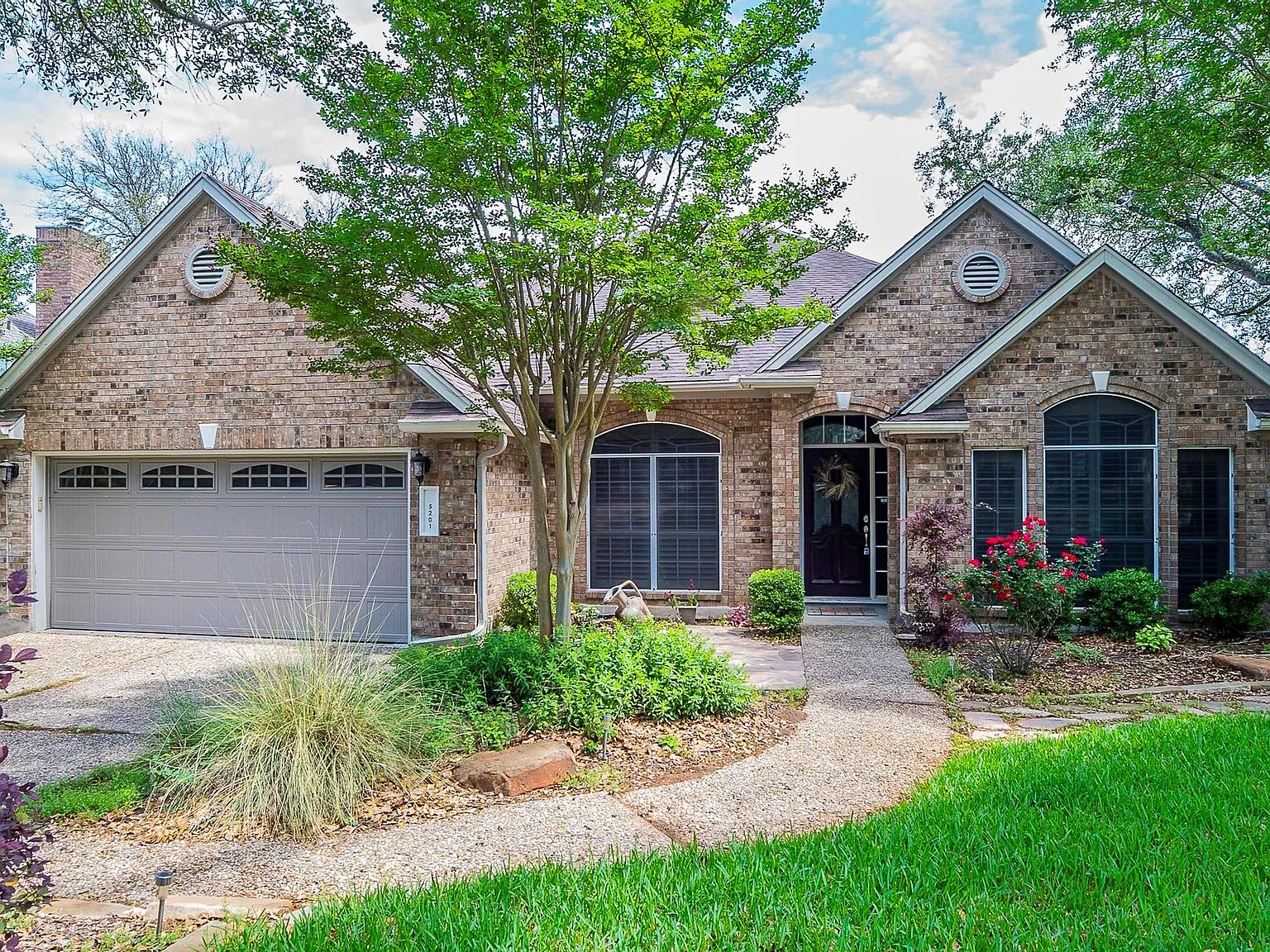 4 bed, 2.0 bath, 3010 sqft, $5,500 — Photo 1