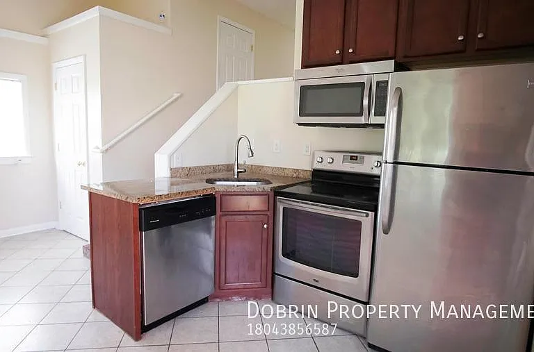 1011 Kinney St — Photo 4