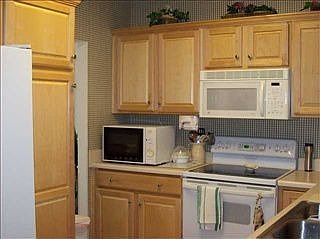 3rd image of 402 Windbrooke Cir