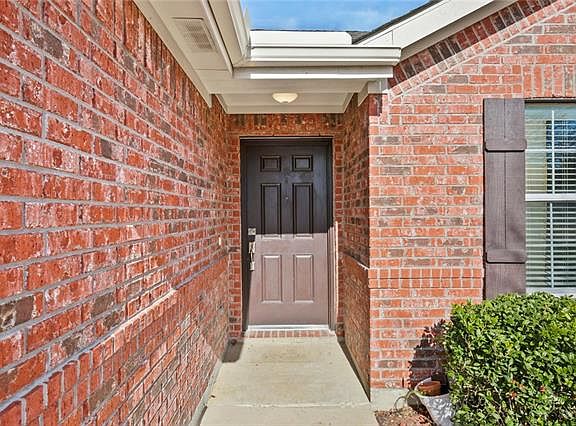 4th image of 2613 Cascade Cove Dr