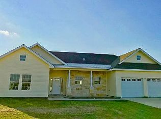 906 Celestial Ln, Edna, TX 77957