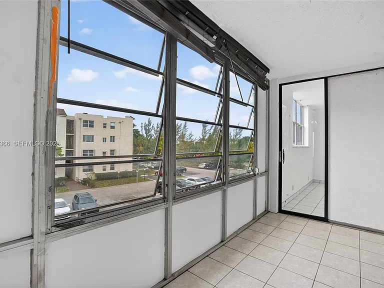 2821 Somerset Dr #317 — Photo 8