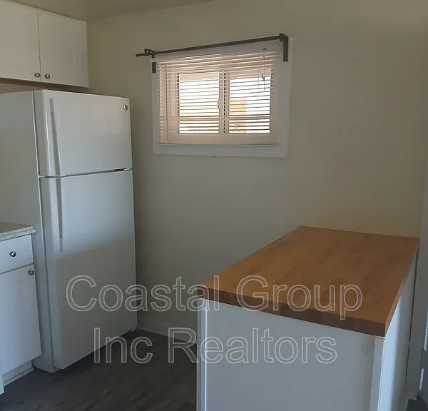 906 W Ocean View Ave — Photo 4