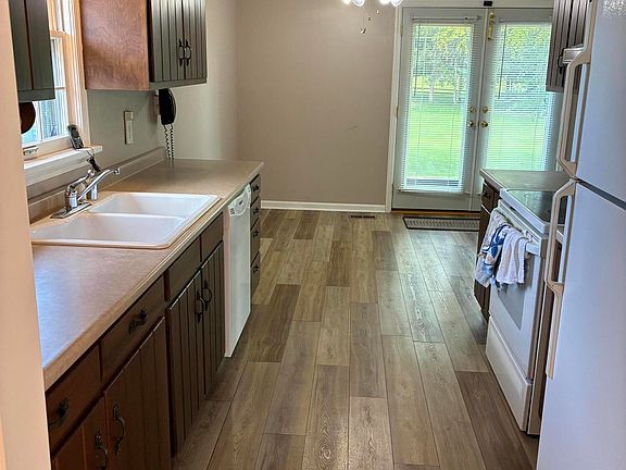5th image of 2502 Holly Ln