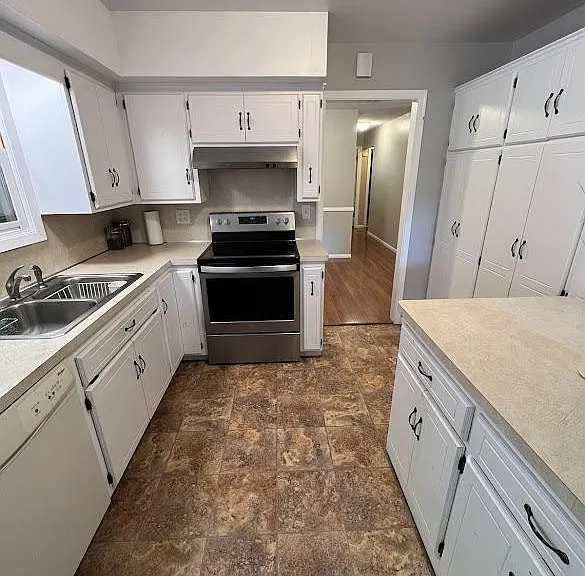 10930 Johnson Ave S — Photo 21