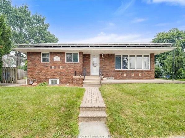 2914 Wyandotte St W, Windsor, ON N9C 1M4