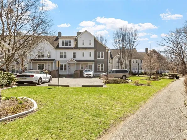 7 Lark Dr #202, Boston, MA 02126