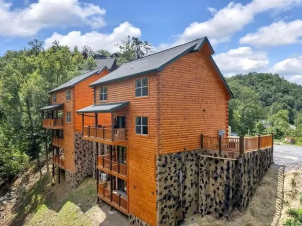 1802 Stone Wood Way, Sevierville, TN 37862