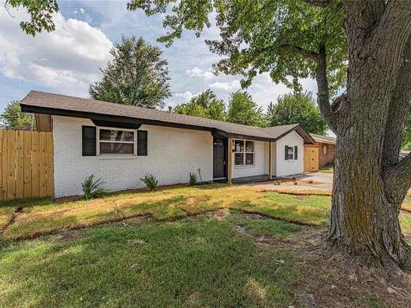 832 NW 23rd St, Moore, OK 73160