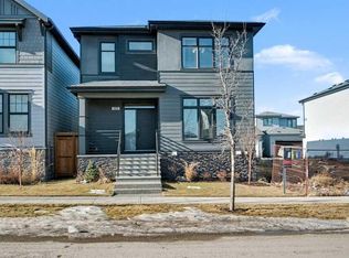 123 SE Treeline Vw SW, Calgary, AB T2Y0V4