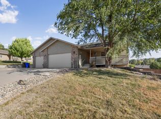 5200 Chateaux Ridge Ct, Rapid City, SD 57702