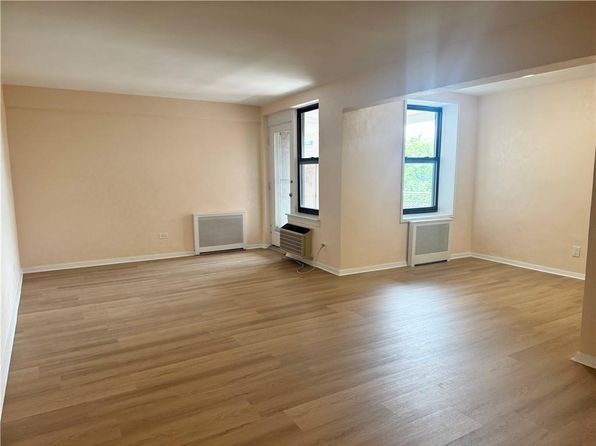 3235 Emmons Ave APT 303