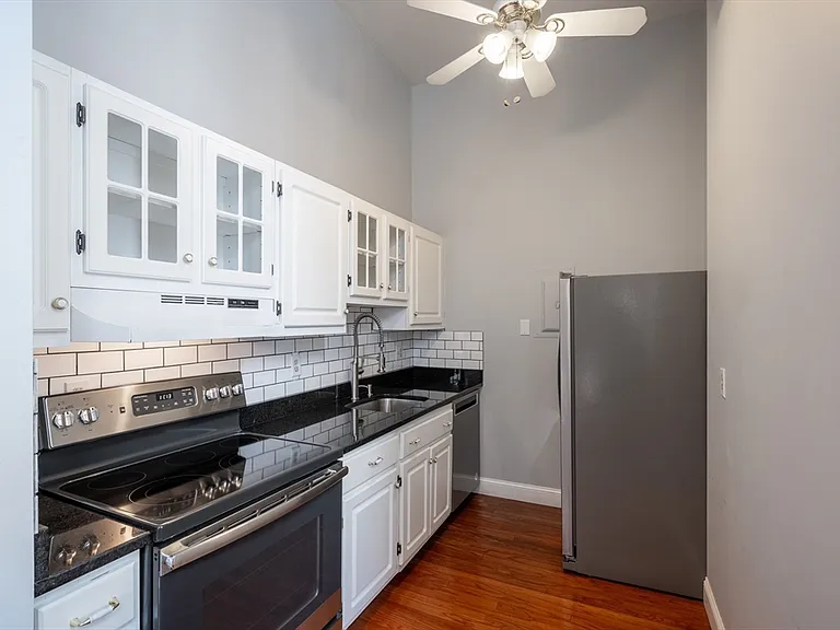16 Balmoral St #422 — Photo 7