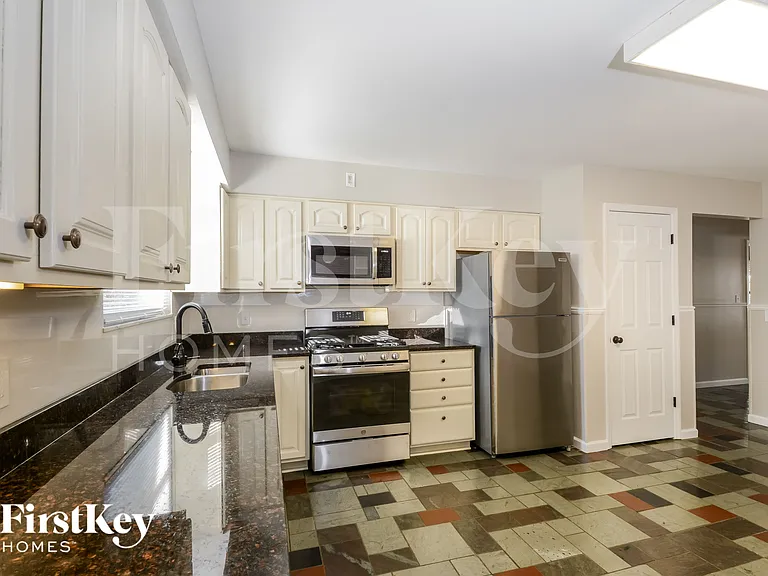 1530 Froesel Dr — Photo 7