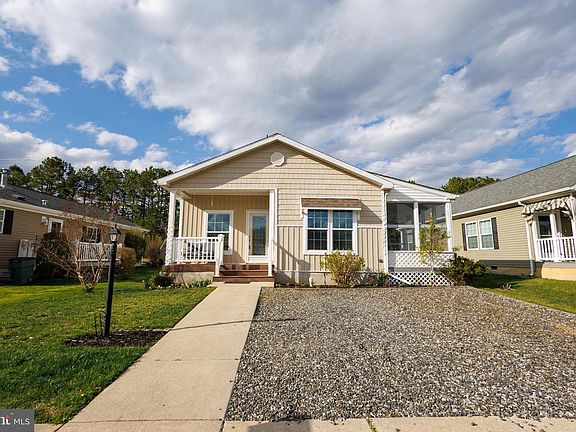 3rd image of 23 Redwood Ln