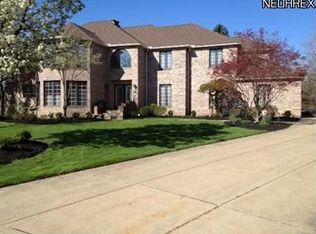 584 Clinton Ln, Highland Heights, OH 44143