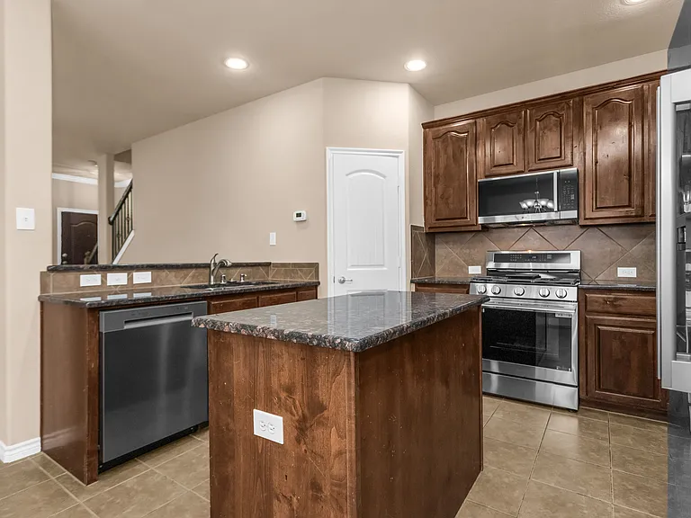 4924 Stray Creek Ln — Photo 13