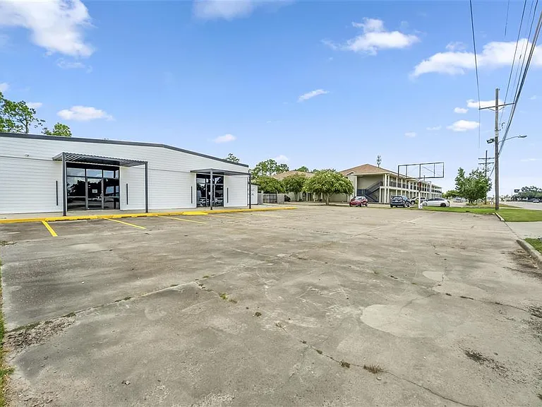 4730 Common St — Photo 3