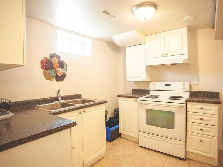 16 Victor Blvd #UPPER — Photo 5
