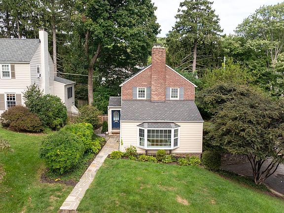 3rd image of 324 Weatherbee Rd