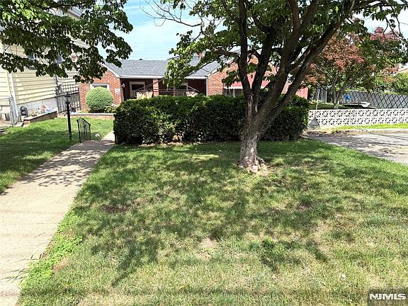 2nd image of 193 Mac Arthur Ave