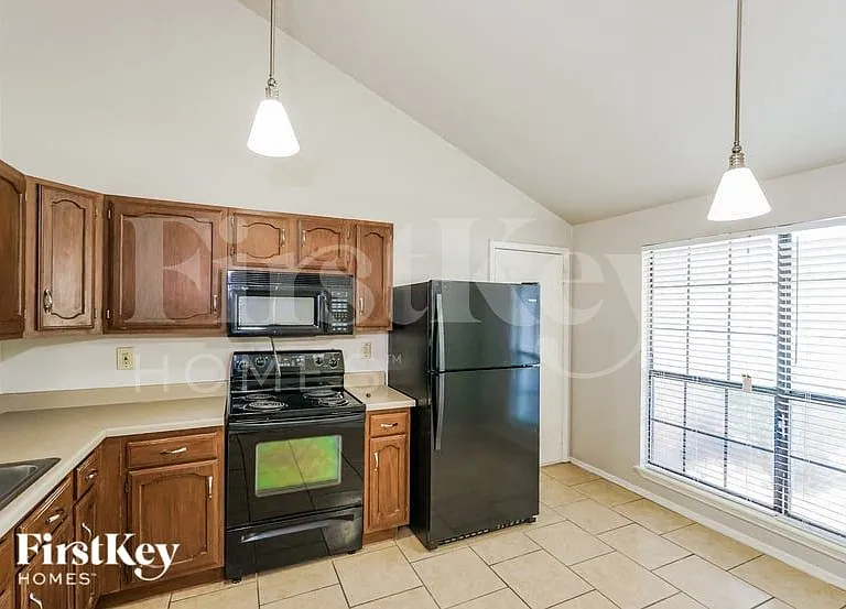 2404 Busch Dr — Photo 7