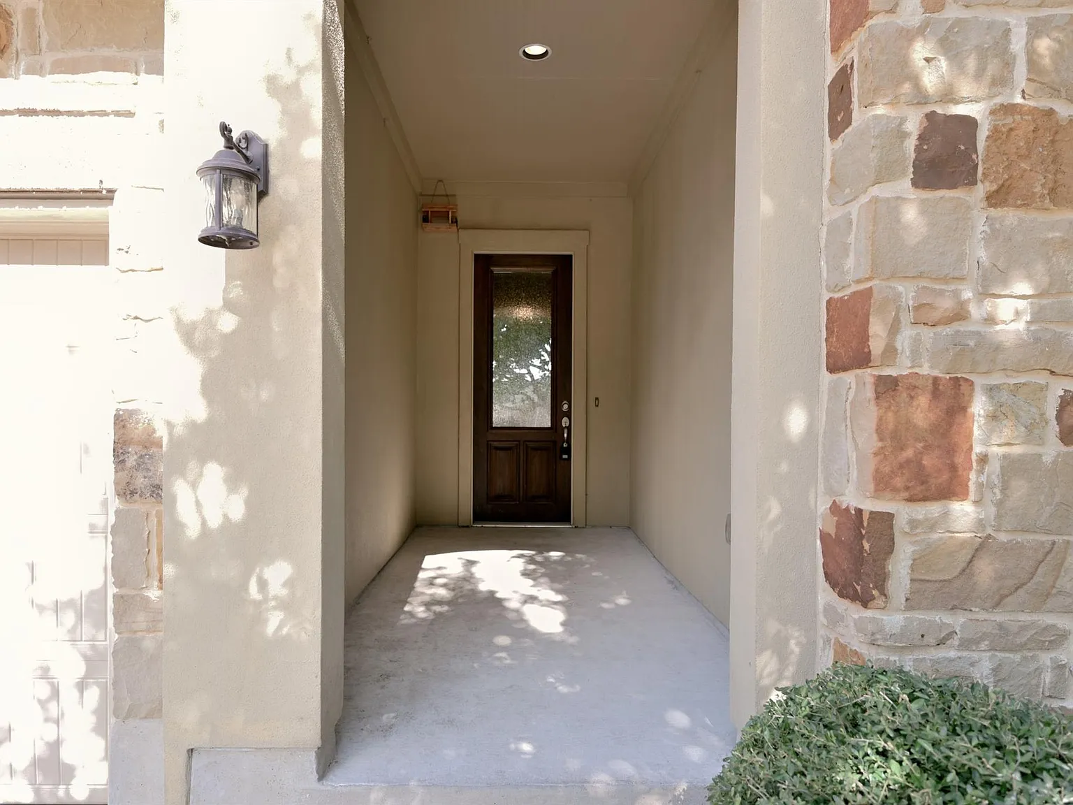 3 bed, 2.0 bath, 2242 sqft, $2,500 — Photo 3