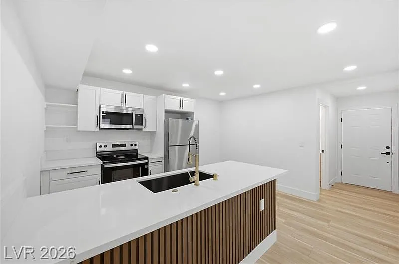488 Albert Ave #4