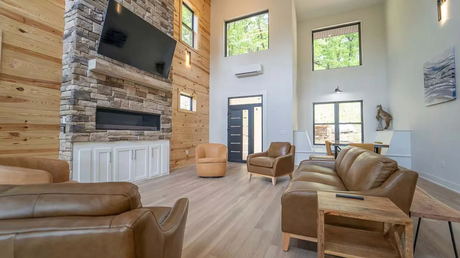 5 bed, 4.0 bath, 3476 sqft, $11,223 — Photo 3