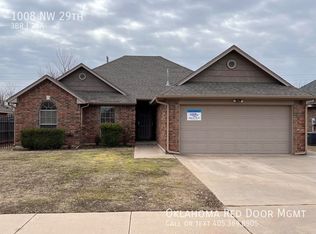 1008 NW 29th St, Moore, OK 73160